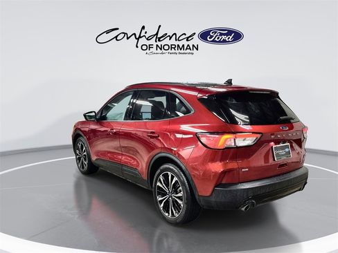 Used 2021 Ford Escape SE w/ SE Sport Appearance Package image 6