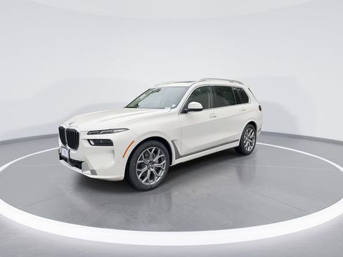 Used 2026 BMW X7 xDrive40i w/ Premium Package image 4