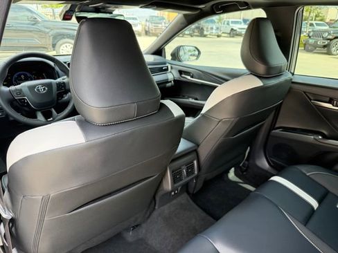 Used 2026 Toyota Camry SE w/ Convenience Package FWD image 28