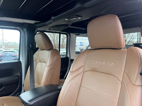 Used 2023 Jeep Wrangler Sahara w/ Cold Weather Group image 13