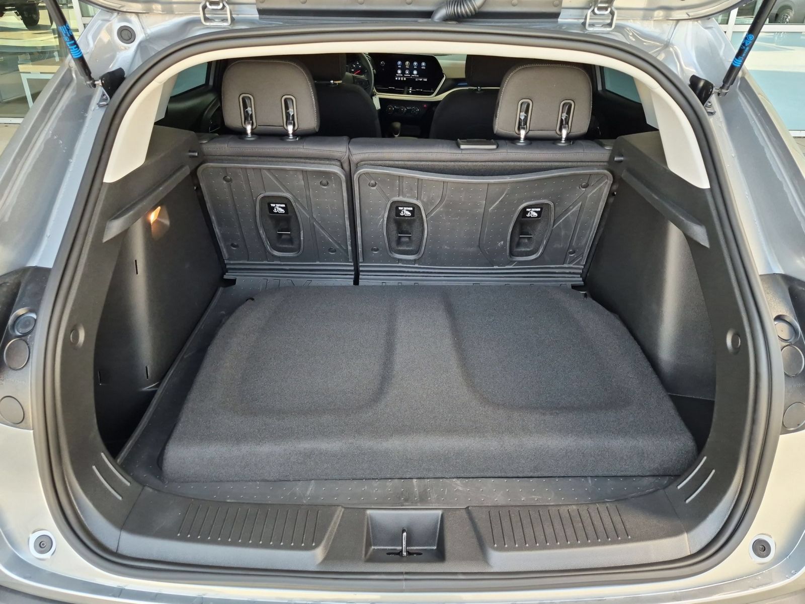 Used 2026 Chevrolet Trax LS FWD image 25