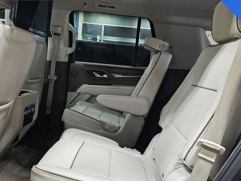 Used 2021 GMC Yukon Denali w/ Advanced Technology Package image 4