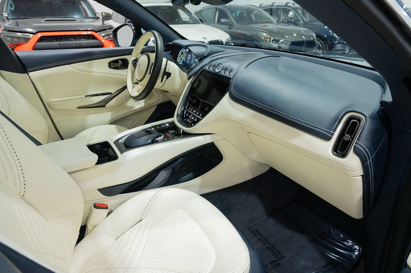 Used 2021 Aston Martin DBX AWD/4WD image 41