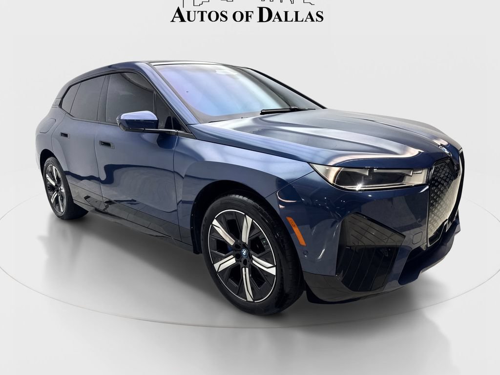 Used 2024 BMW iX xDrive50 w/ Sport Package AWD/4WD image 5
