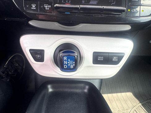 Used 2018 Toyota Prius Two image 18