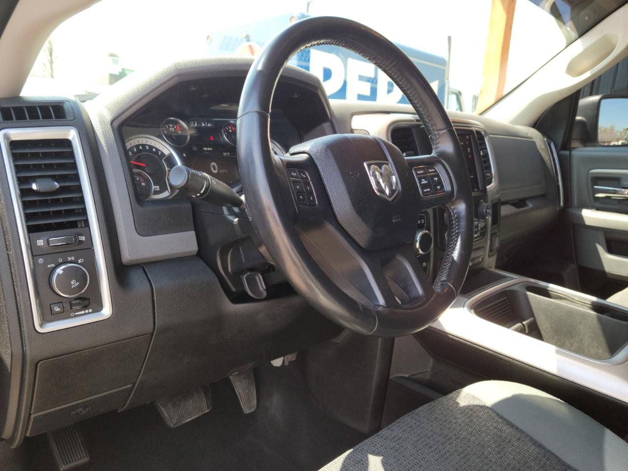 Used 2019 RAM 1500 Classic SLT w/ SLT Plus D←cor Group AWD/4WD image 9