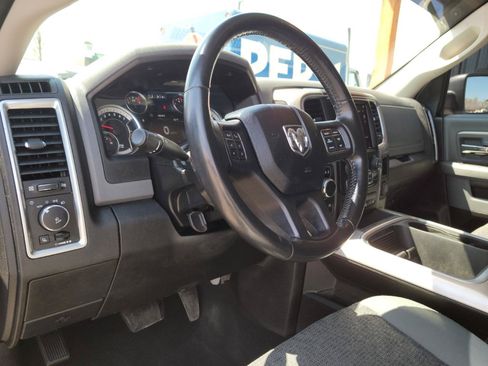 Used 2019 RAM 1500 Classic SLT w/ SLT Plus D←cor Group AWD/4WD image 9