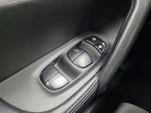 Used 2020 Nissan Rogue Sport S image 27