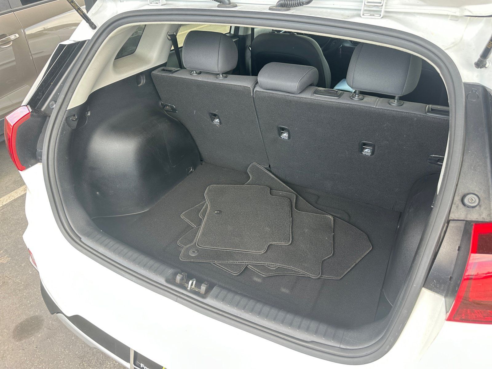 Used 2022 Kia Niro LX FWD image 27