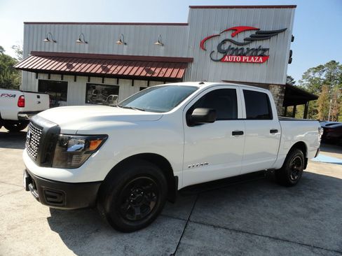 Used 2019 Nissan Titan S image 1