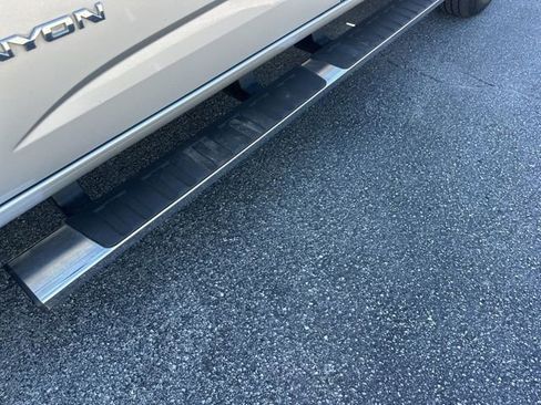 Used 2018 GMC Canyon SLE w/ SLE Convenience Package RWD image 11