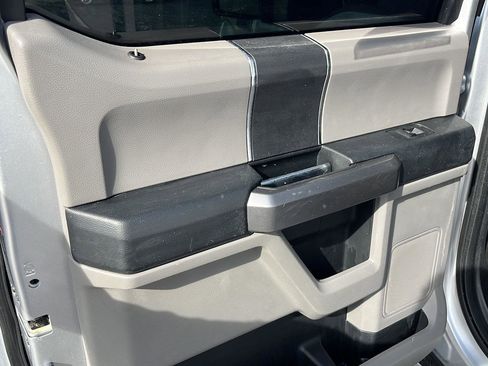 Used 2015 Ford F150 XLT AWD/4WD image 22