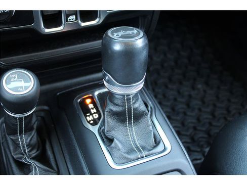 Used 2020 Jeep Wrangler Unlimited Sahara AWD/4WD image 29