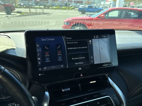 Used 2021 Toyota Venza Limited w/ Advanced Technology Package image 19