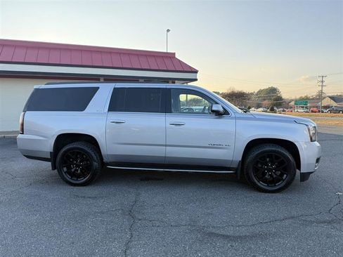 Used 2017 GMC Yukon XL SLT w/ Open Road Package image 4