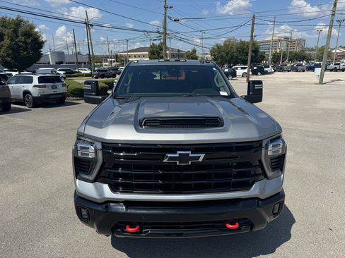 Used 2025 Chevrolet Silverado 2500 LT w/ Trail Boss Package AWD/4WD image 4