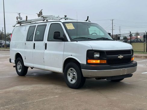 Used 2014 Chevrolet Express 2500 Van 3D image 3