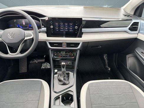 New 2026 Volkswagen Taos SE FWD image 28
