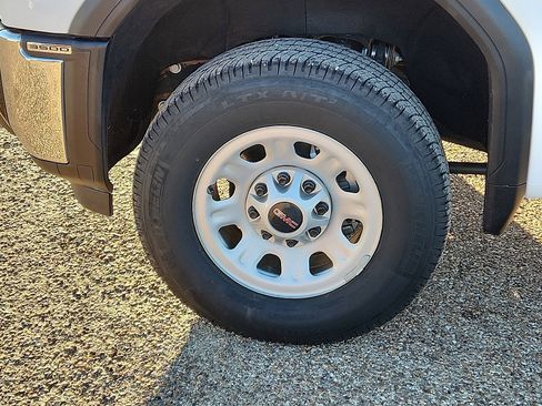 Used 2024 GMC Sierra 3500 Pro w/ Convenience Package image 8