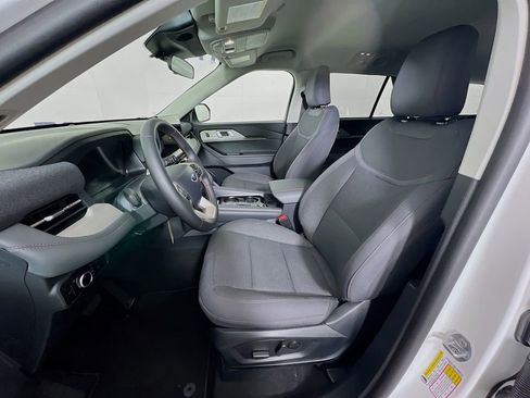 Used 2025 Ford Explorer Active image 14