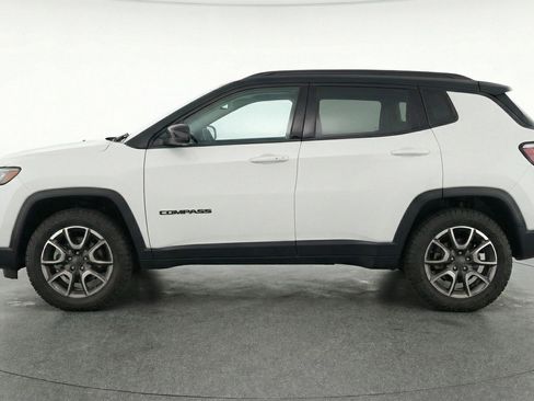 Used 2025 Jeep Compass Trailhawk AWD/4WD image 5