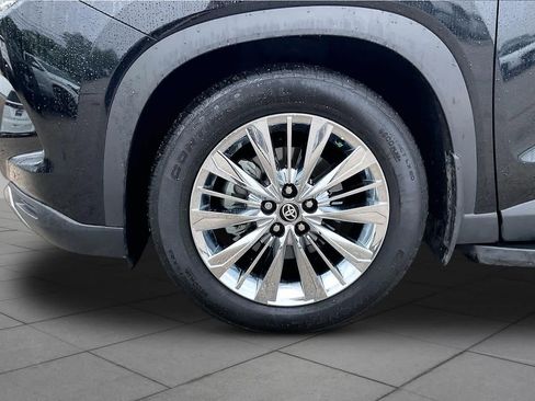 Used 2025 Toyota Grand Highlander AWD image 11