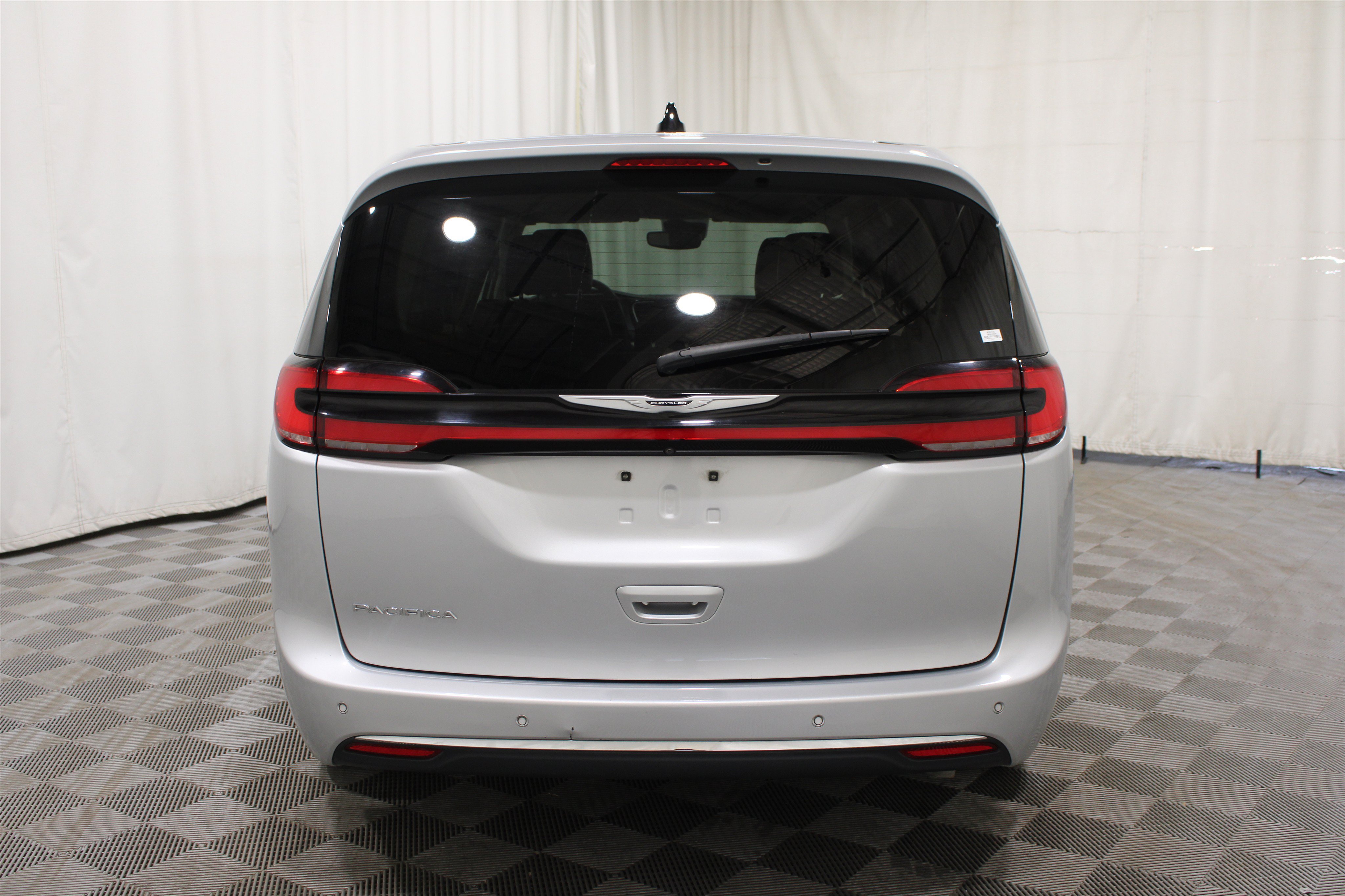 Used 2023 Chrysler Pacifica Touring-L FWD image 32