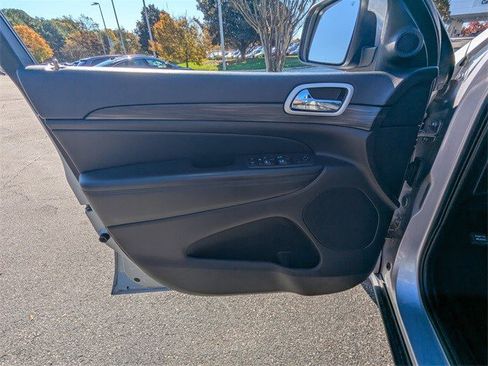 Used 2021 Jeep Grand Cherokee Laredo X image 16