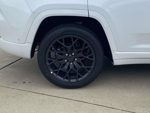 New 2026 Jeep Grand Cherokee Summit w/ Obsidian Package AWD/4WD image 38