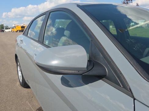 Used 2021 Hyundai Elantra SE FWD image 5
