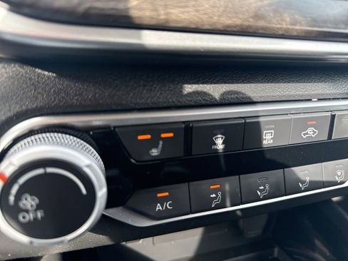 Used 2024 Nissan Altima 2.5 SV w/ SV Premium Package image 5