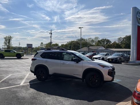 New 2026 Nissan Rogue SV image 5