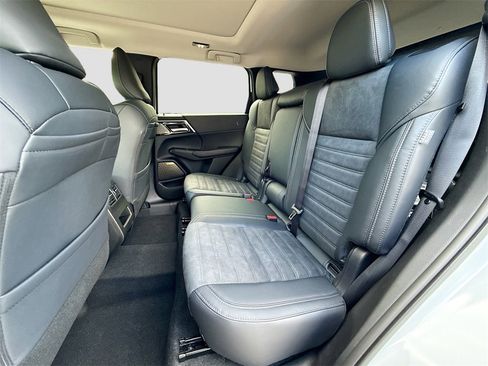 New 2026 Mitsubishi Outlander SE image 26