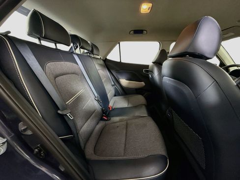 Used 2024 Hyundai Venue Limited FWD image 27