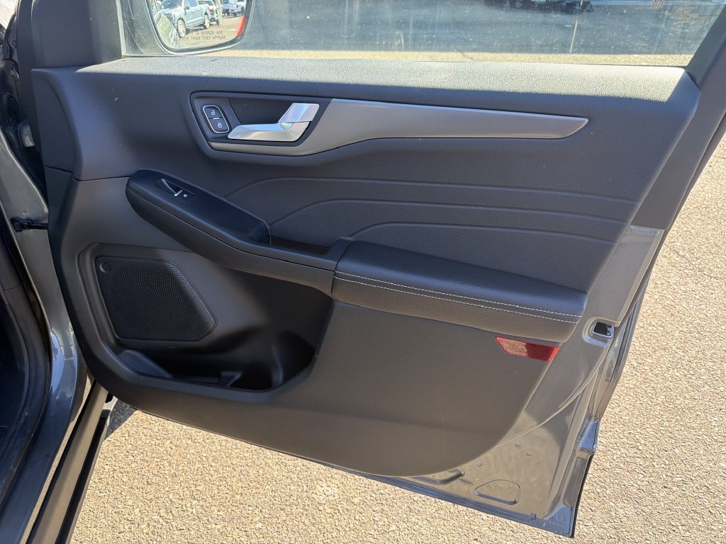 Used 2025 Ford Escape SE FWD image 14