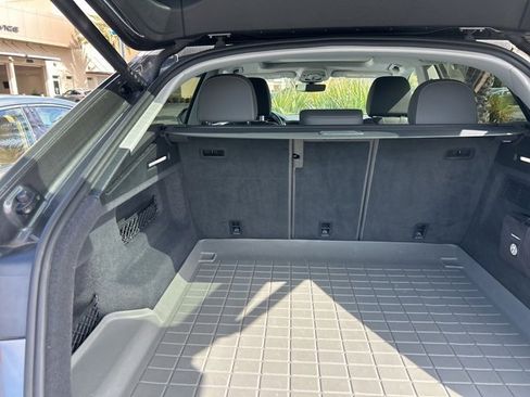 Used 2022 Audi Q8 Premium image 6