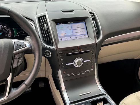 Used 2019 Ford Edge Titanium image 9