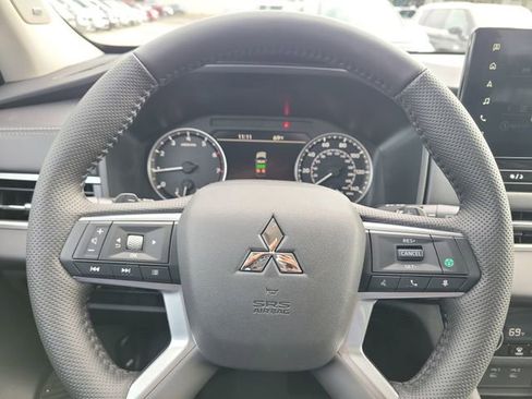 New 2026 Mitsubishi Outlander SE image 23