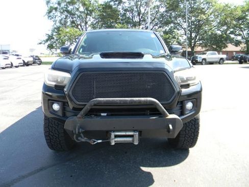 Used 2017 Toyota Tacoma TRD Sport w/ Tow Package (A/T) AWD/4WD image 7