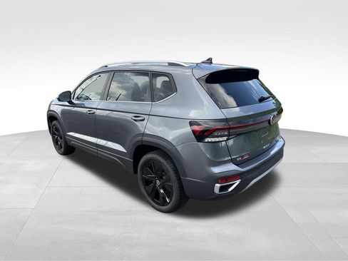 New 2026 Volkswagen Taos SE FWD image 5