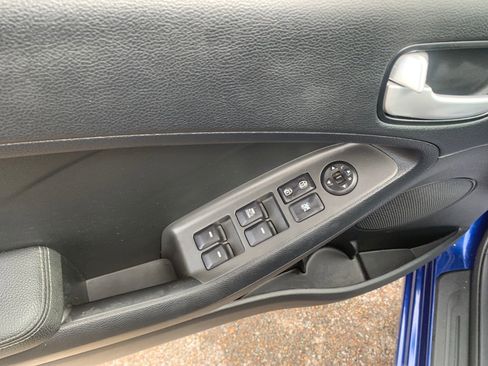 Used 2017 Kia Forte LX w/ LX Popular Package image 11