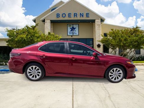 Used 2021 Toyota Camry LE FWD image 6