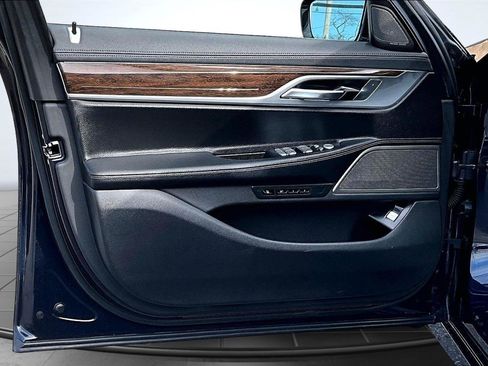 Used 2020 BMW 740i xDrive image 20