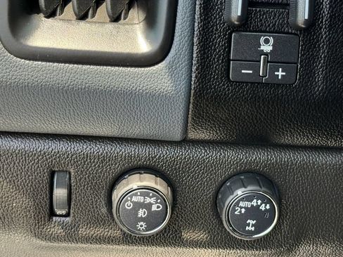 Used 2022 Chevrolet Colorado Z71 AWD/4WD image 21