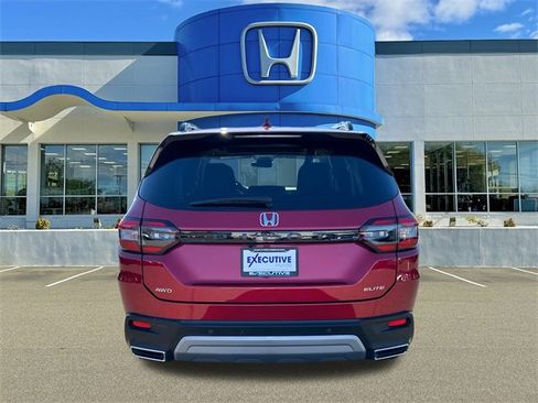 Used 2025 Honda Pilot Elite image 3