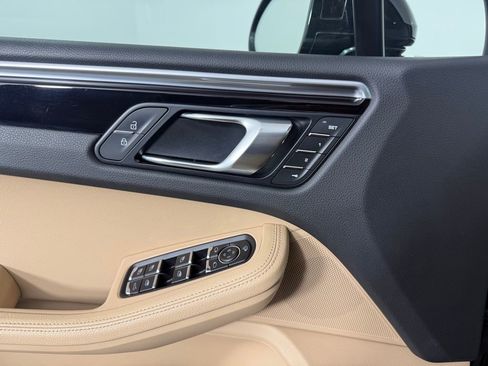 Certified 2023 Porsche Macan image 20