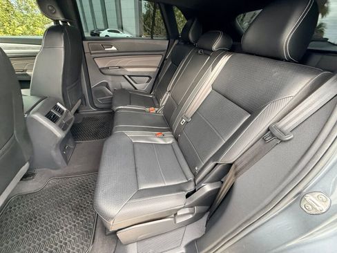 Used 2022 Volkswagen Atlas Cross Sport SE image 18