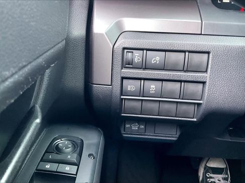 Used 2025 Toyota Tacoma SR5 image 33