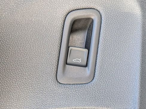 Used 2025 Volkswagen Atlas SE AWD/4WD image 35
