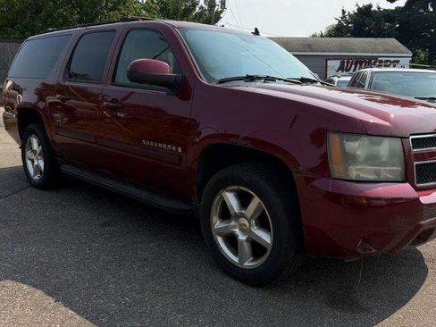 Used 2007 Chevrolet Suburban LT w/ LT Preferred Equipment Group AWD/4WD image 1
